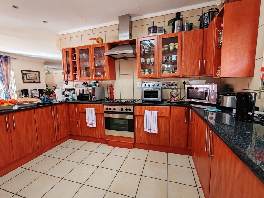 3 Bedroom Property for Sale in Van Der Hoff Park North West